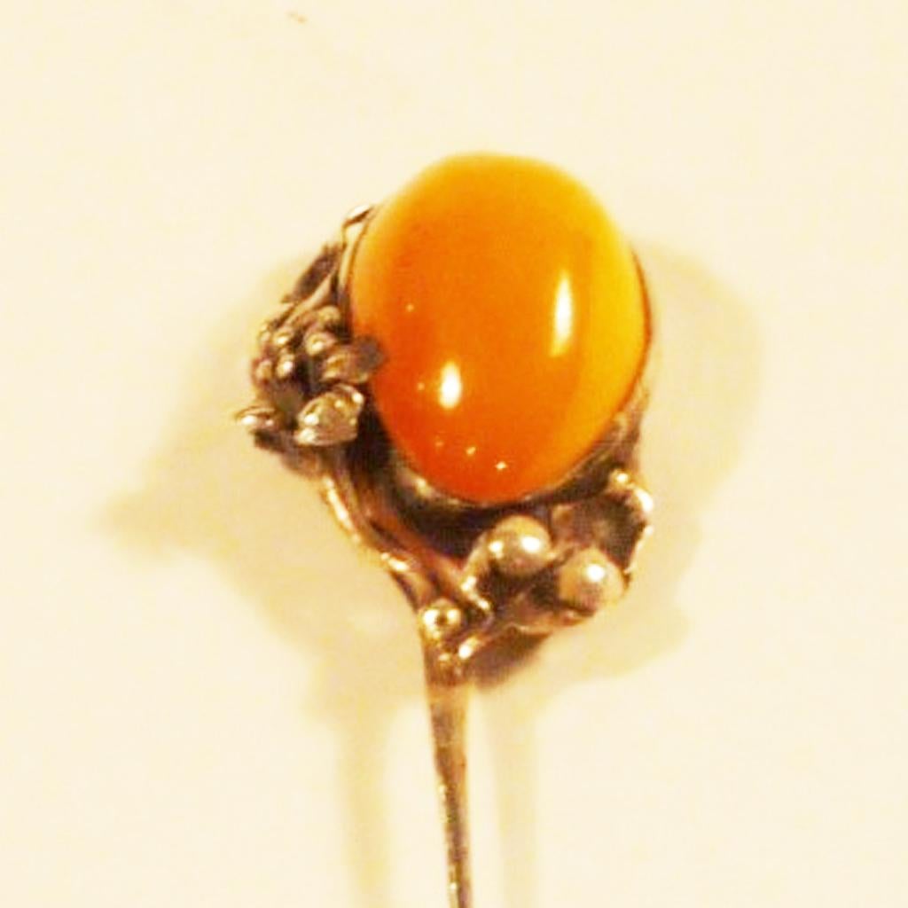 Art Nouveau Hat Reverse Pin in Amber and Silver, circa 1910-1920 In Good Condition In Berlin, DE