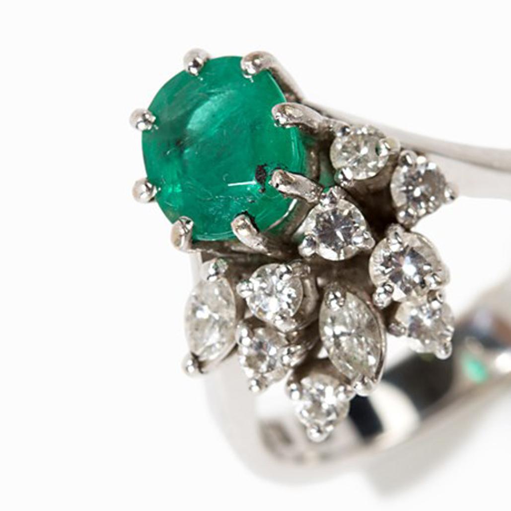 Modern Emerald Jewelry Set with Diamonds, 18 Carat White Gold, 20th Century