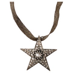 Spilla/ciondolo con stella a cinque punte in diamante rosa francese