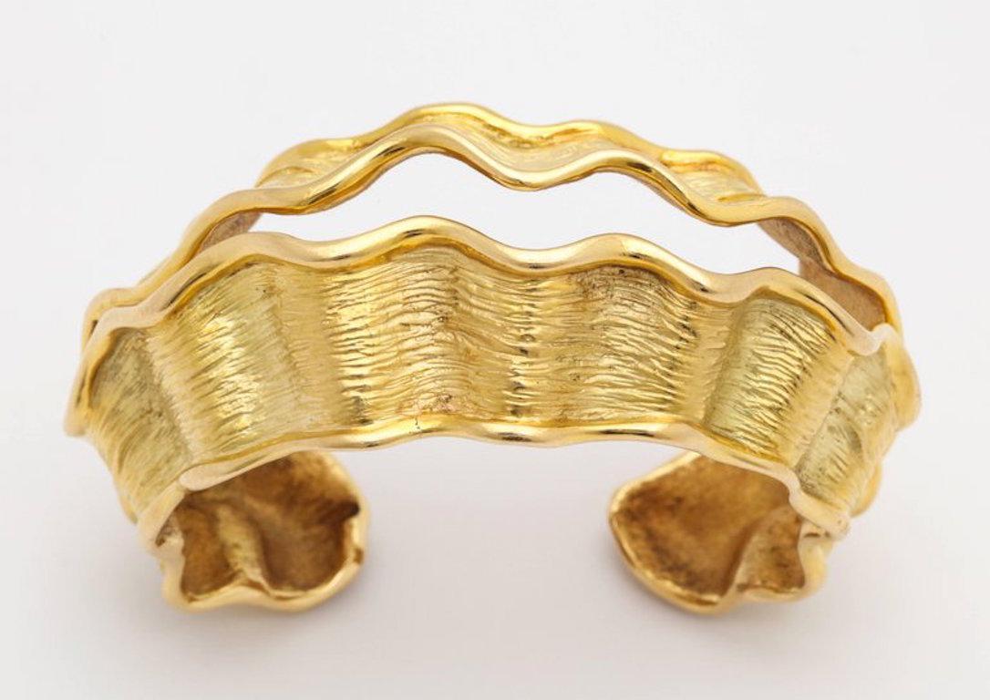 Chanel  Vintage Modernist Design 18K Gold Cuff  In Good Condition In New York, NY