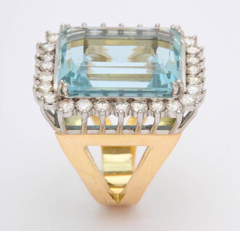 Gran Anillo o Colgante Fino de Aguamarina y Diamantes 18 Kilates y Platino en Bueno estado para la venta en New York, NY