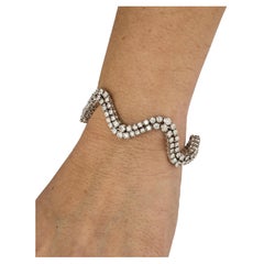 Feines Diamantarmband mit flexiblem, wellenförmigem, wellenförmigem Design