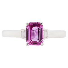 0,92ct Pink Saphir & Diamant 18 Karat Weißgold Dreisteiniger Verlobungsring
