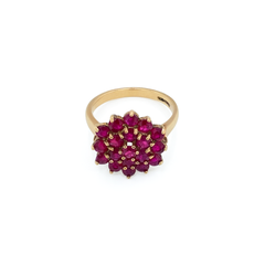 Bague cocktail à motif hexagonal, sertie d'un rubis rond et en or jaune 9 carats