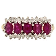 Bague vintage à motif horizontal en grappe, sertie de rubis et de diamants, en or 9 carats