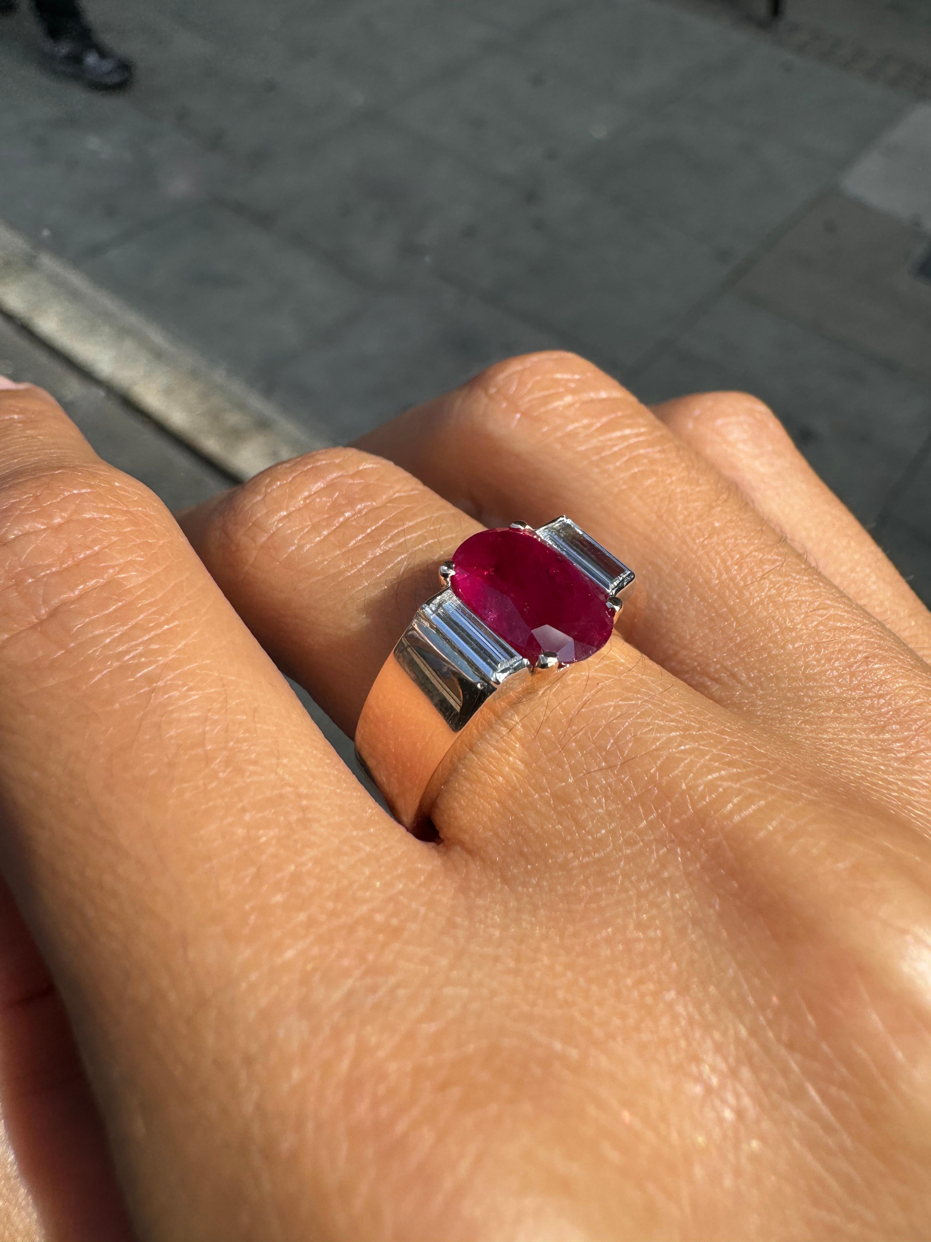 2.60 Carat Ruby and Diamond 14 Carat Rose Gold Ring, circa 1960s In Good Condition For Sale In London, GB