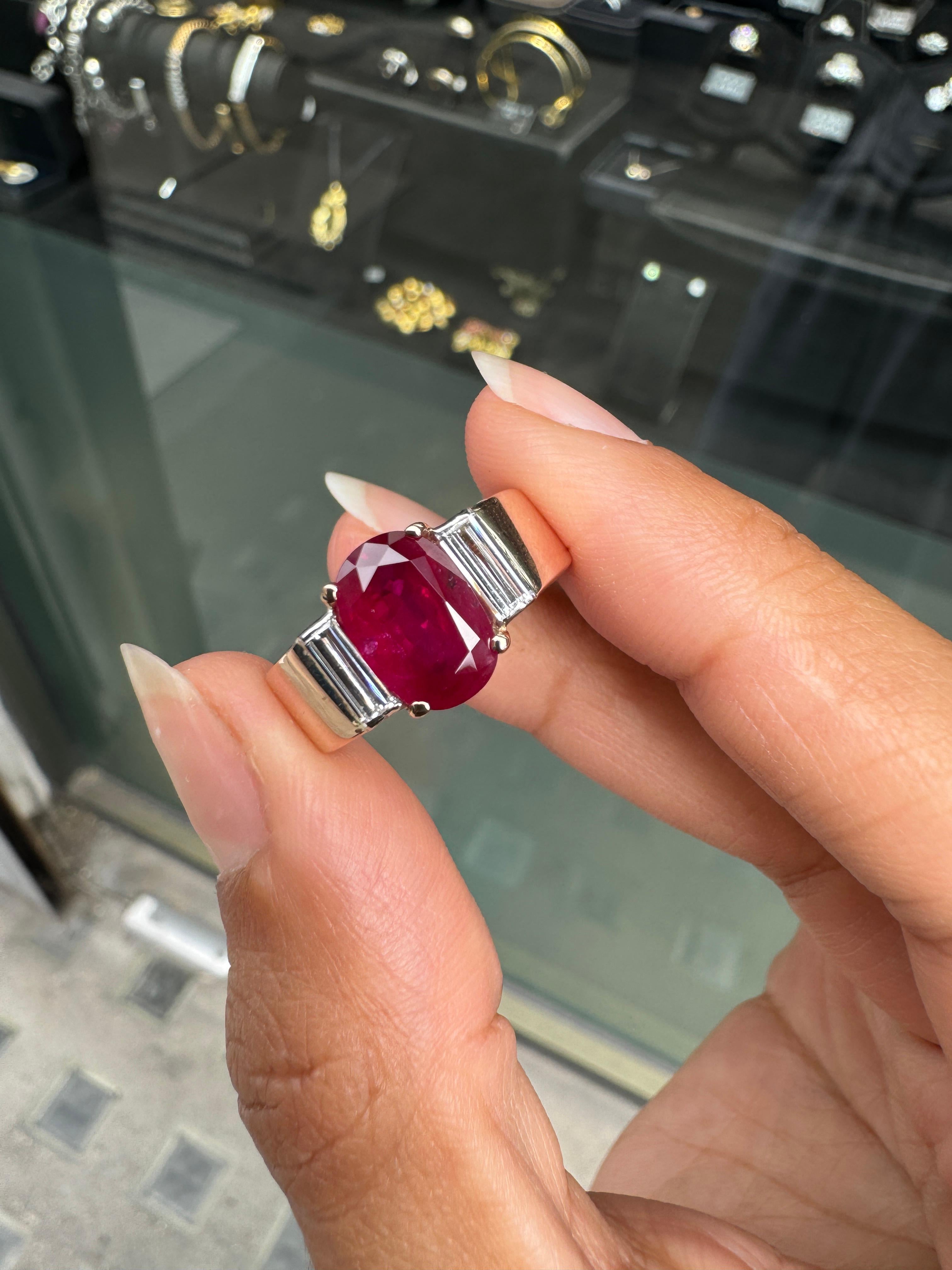 2.60 Carat Ruby and Diamond 14 Carat Rose Gold Ring, circa 1960s For Sale 1