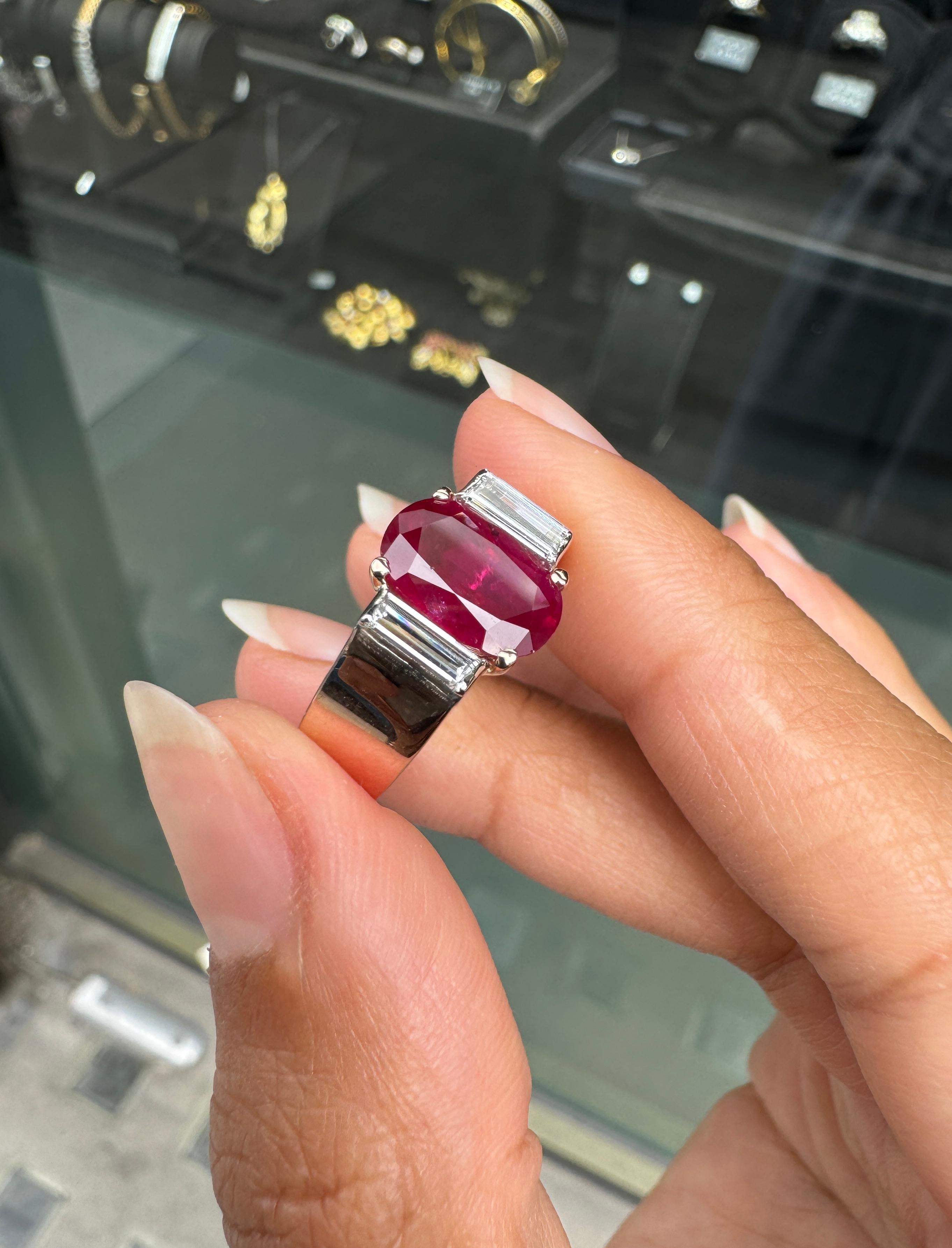 2.60 Carat Ruby and Diamond 14 Carat Rose Gold Ring, circa 1960s For Sale 2