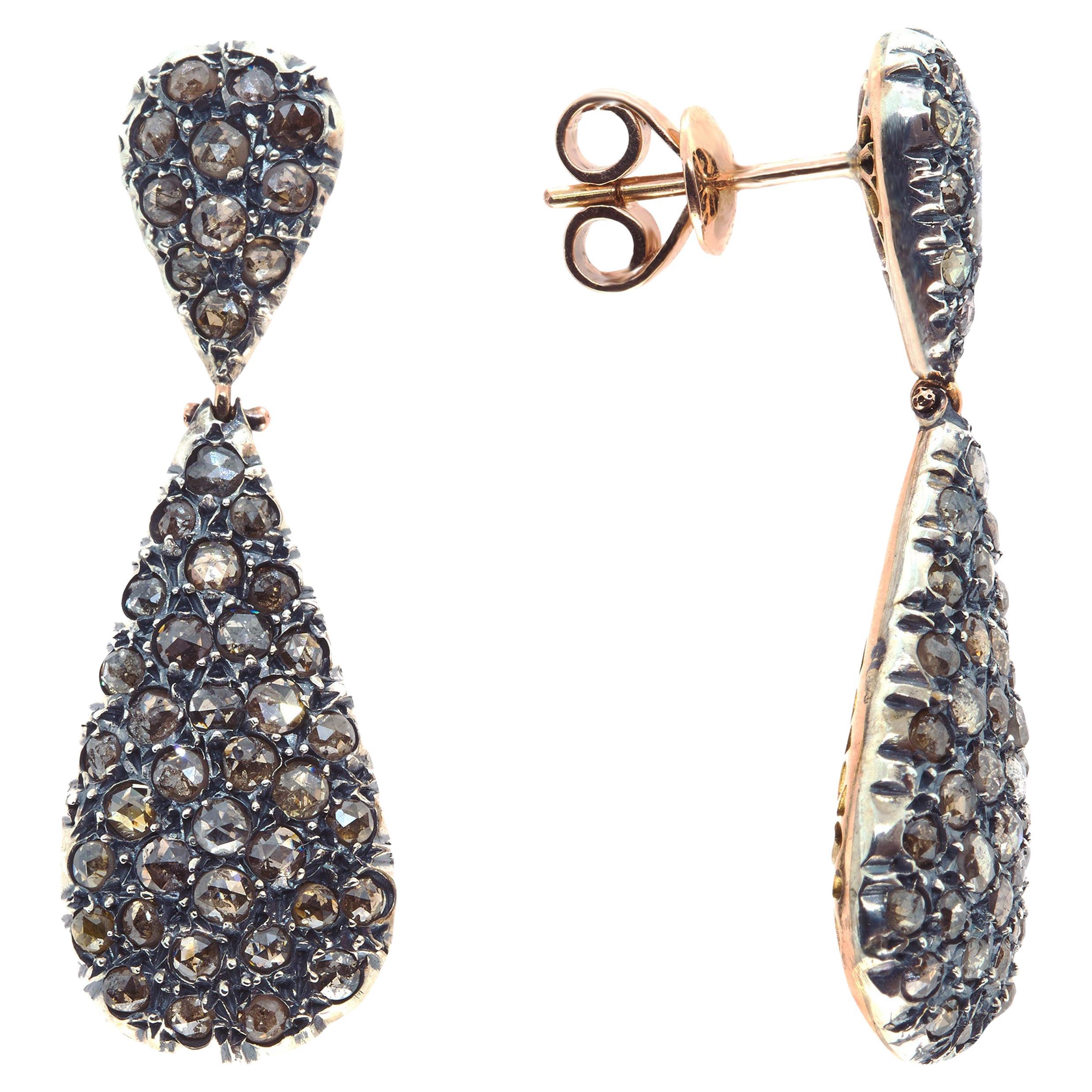 Boucles d'oreilles pendantes Cesellato en forme de goutte en or rose 9 carats et diamants, XXIe siècle en vente