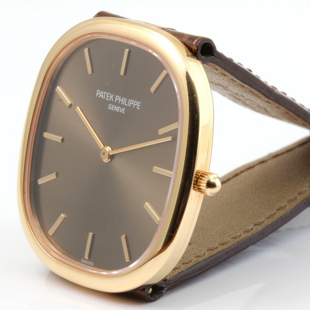 This Patek Philippe 3738/100R Golden Ellipse watch features chocolate brown sunburst dial with gold applied hour markers, a new Patek alligator strap with 18K Rose Gold Patek buckle.

The watch was made in 2006.

This watch comes complete with its