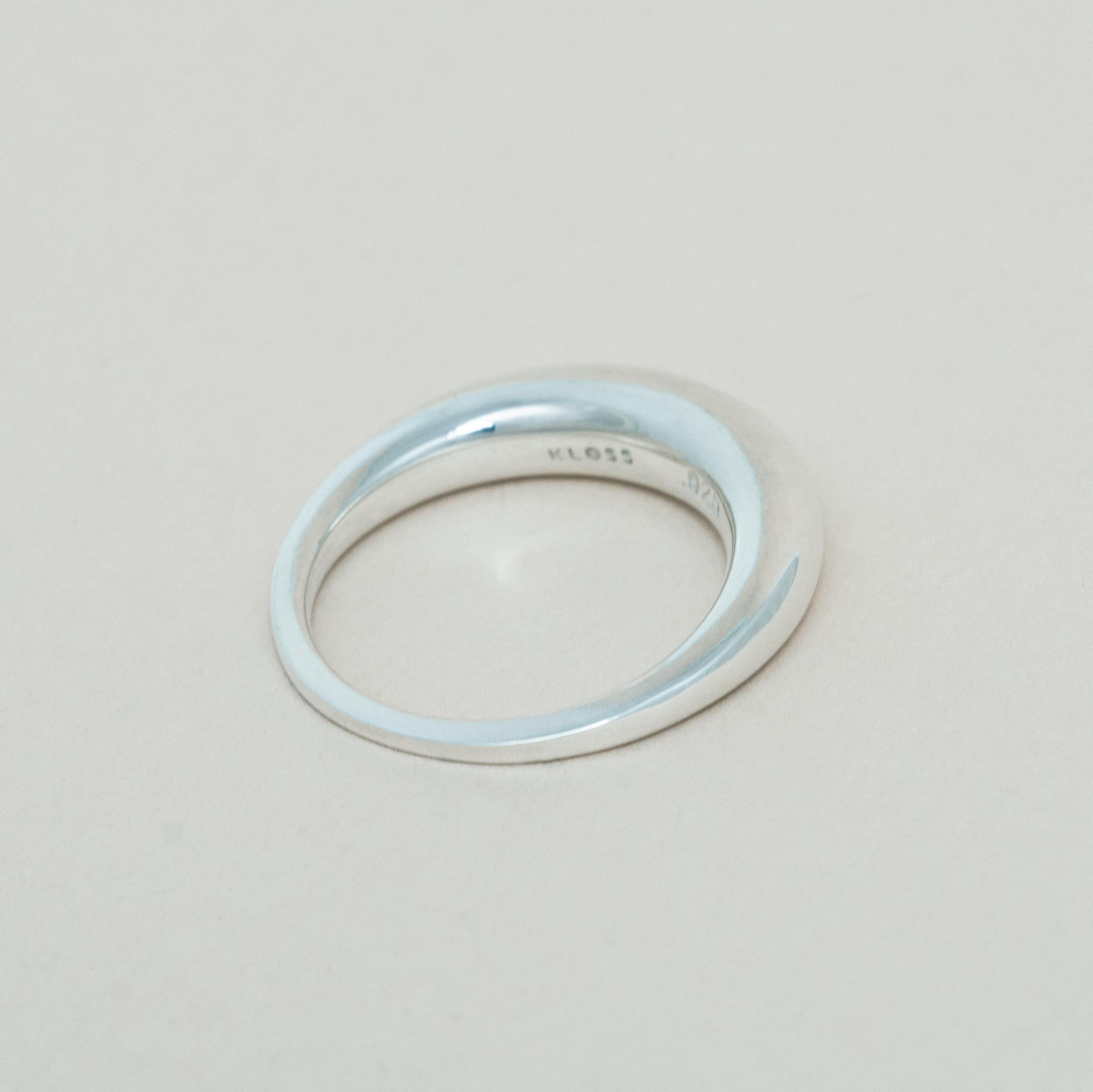 The Revolution Circle ring steadily cycles from a unique square band to a perfectly circular top and back again. As the square base flows into a lush organic statement, this piece reminds us to enjoy life’s transitional interludes and embrace