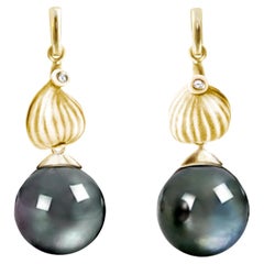 18 Karat Yellow Gold Tahitian Black Pearls Drop Earrings with Diamonds