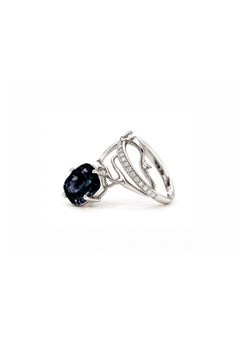 Bague tibétaine contemporaine en or blanc 18 carats, sertie d'un spinelle naturel et de diamants