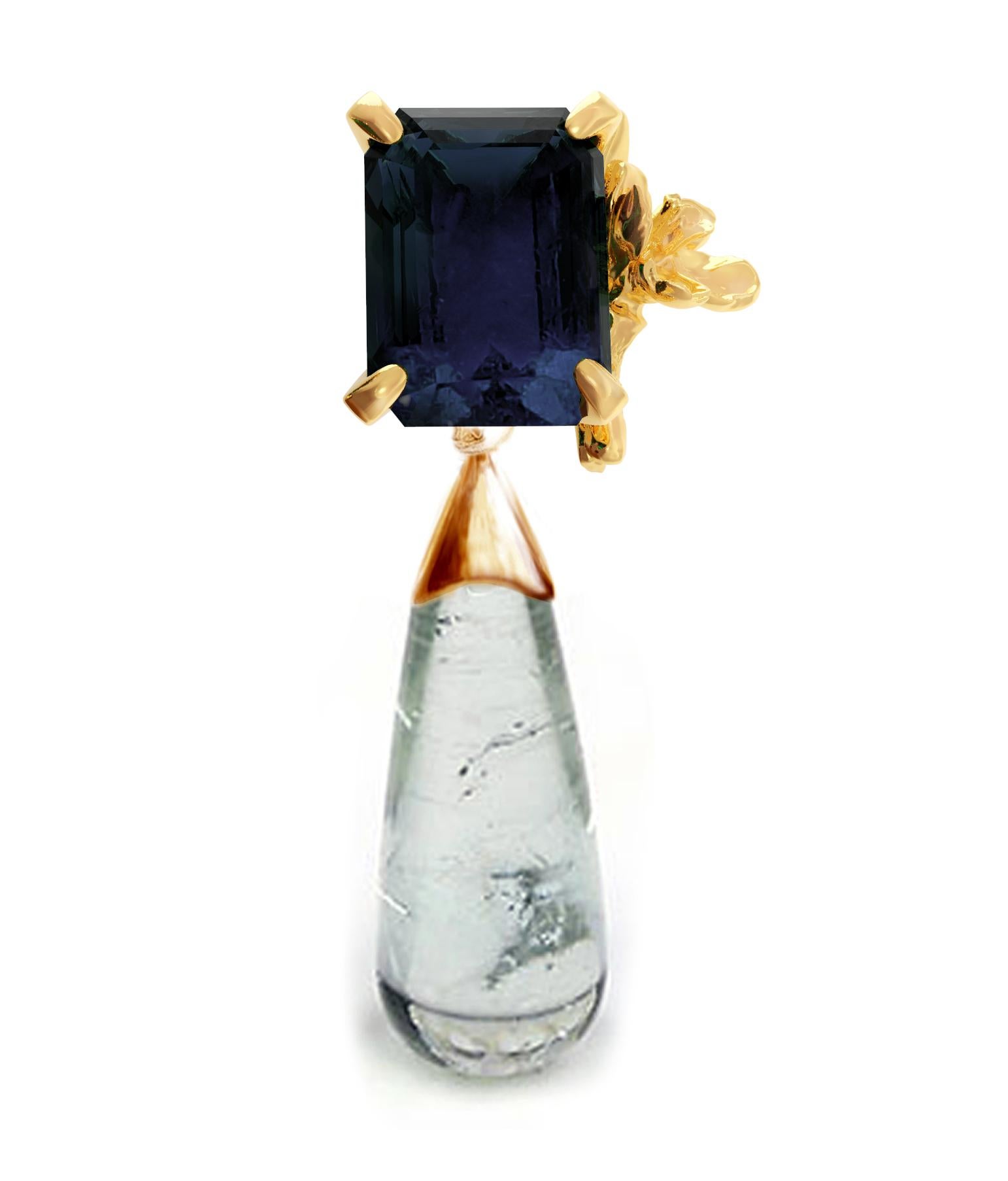 Collier pendentif floral contemporain en or jaune 18 carats avec saphir Unisexe en vente