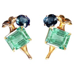 Orecchini a bottone in oro giallo 18 carati in stile contemporaneo con smeraldi color menta