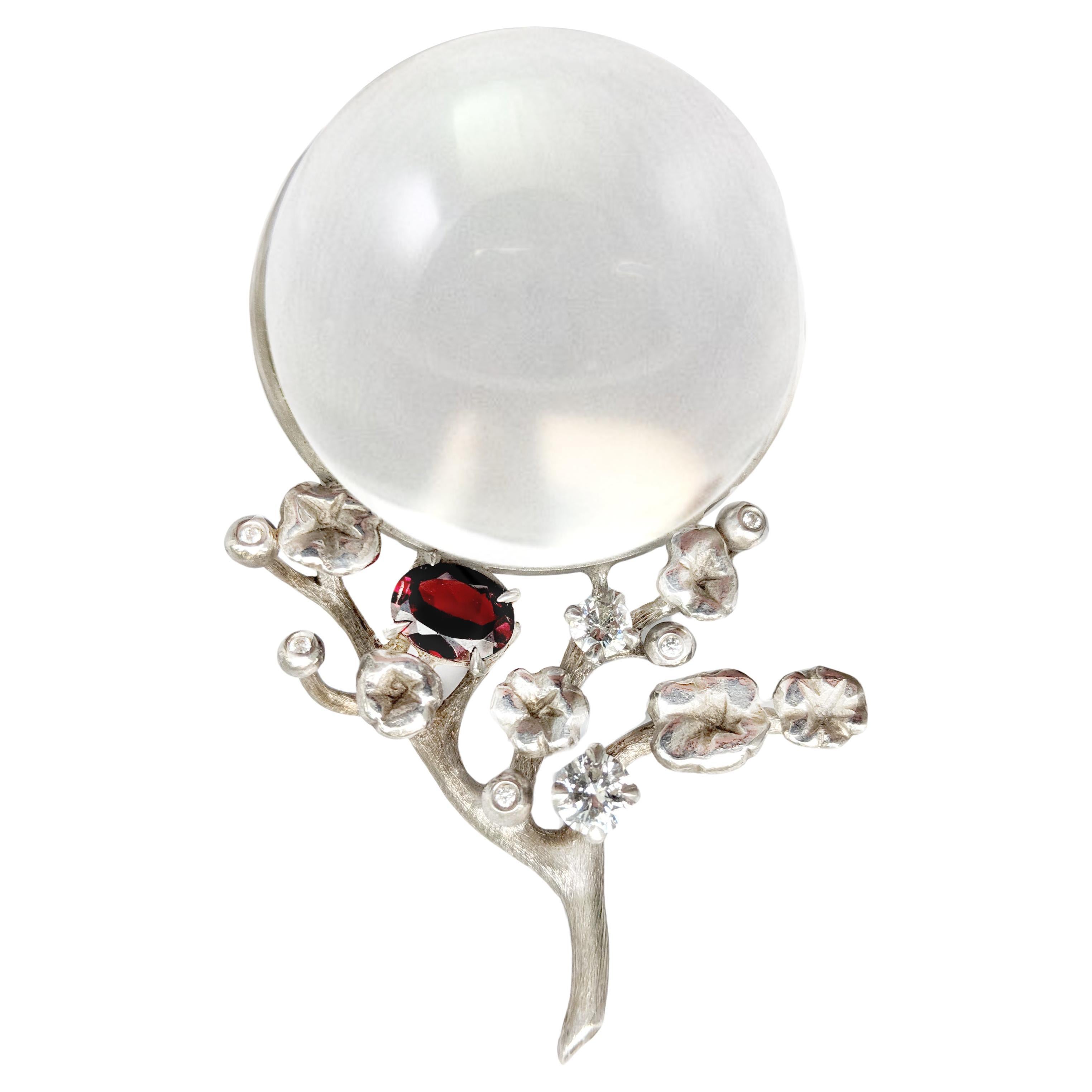 Halskette mit Mondanhänger aus Gold und Silber mit Diamanten des Künstlers im Angebot