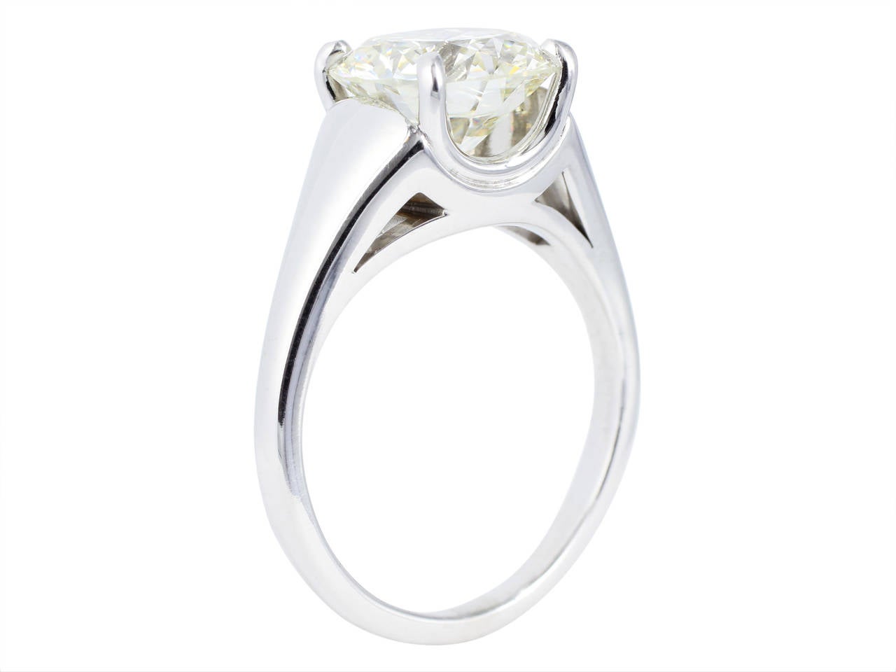 Platinum solitaire style engagement ring consisting of 1 round brilliant cut diamond weighing 3.34 carats, measuring around 9.74-9.79 mm in diameter and having an approximate color and clarity of J-KVS1. The mounting is designed with a U shaped