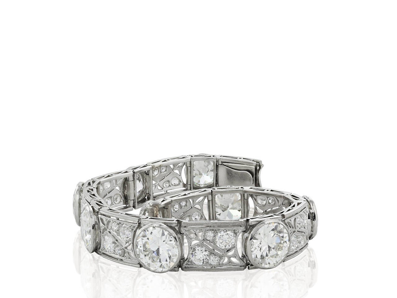 Edwardian 28.50 Carats Diamonds Platinum Bracelet In Excellent Condition For Sale In Chestnut Hill, MA