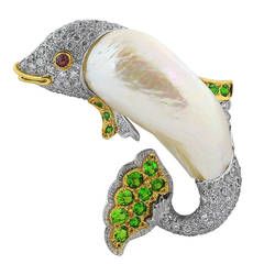 Gem Set Pearl Gold Dolphin Pin 4