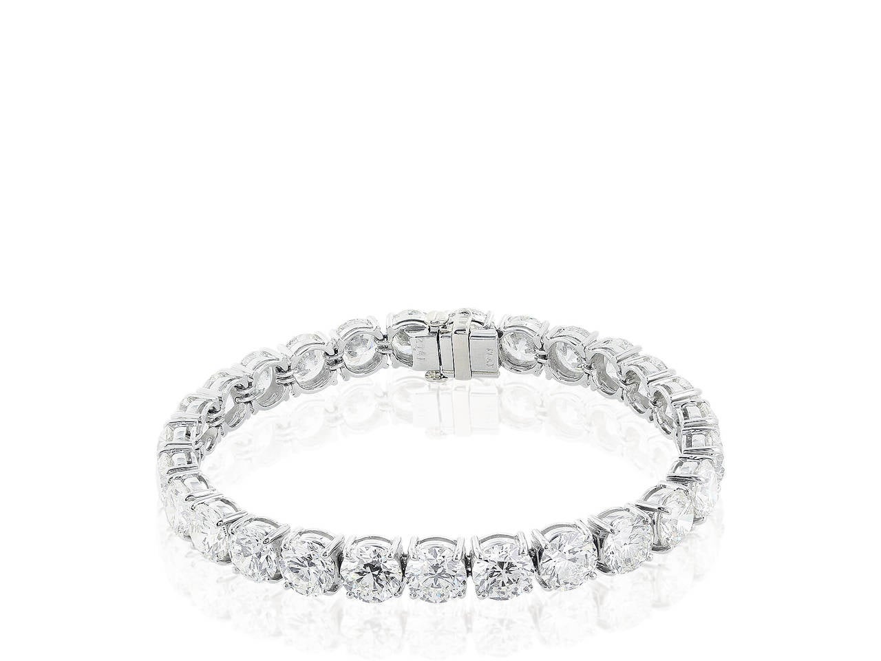 Platinum tennis bracelet consisting of 27 round brilliant diamonds weighing 27 carats with a color and clarity of F VS2-SI1 respectively.