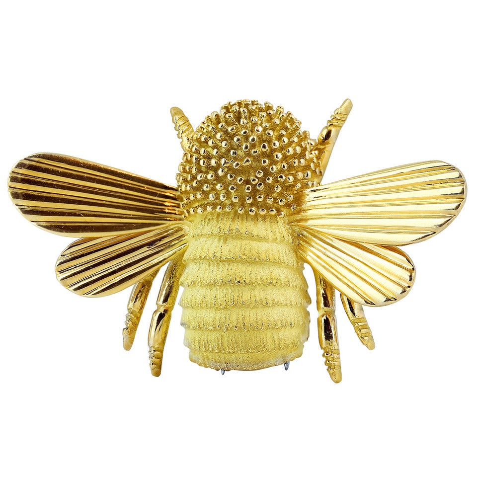 Gold Engraved Bee Brooch For Sale
