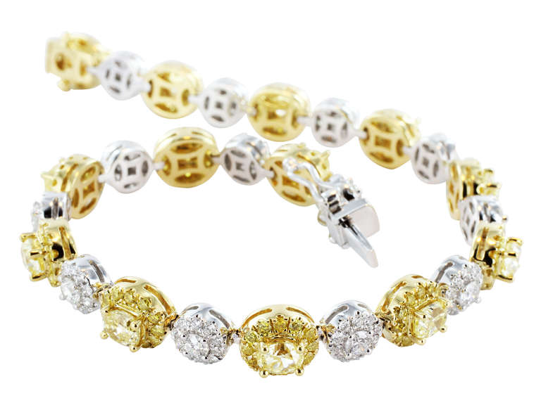 7.53 Carats of Natural Yellow and Colorless Diamond Bracelet In Excellent Condition In Chestnut Hill, MA