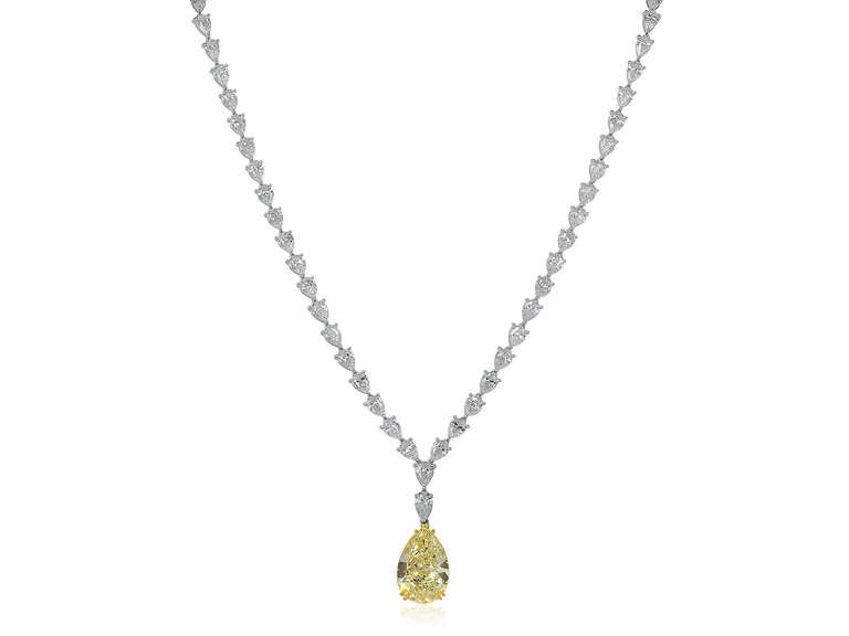 15.98 Carat Natural Yellow Pear Shape Diamond Two-Color Gold Necklace In New Condition For Sale In Chestnut Hill, MA
