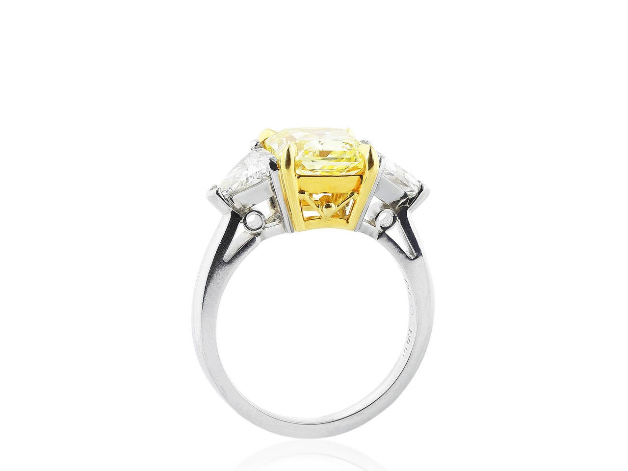 Contemporary 3.01 Carat Radiant Fancy Yellow Diamond Ring For Sale