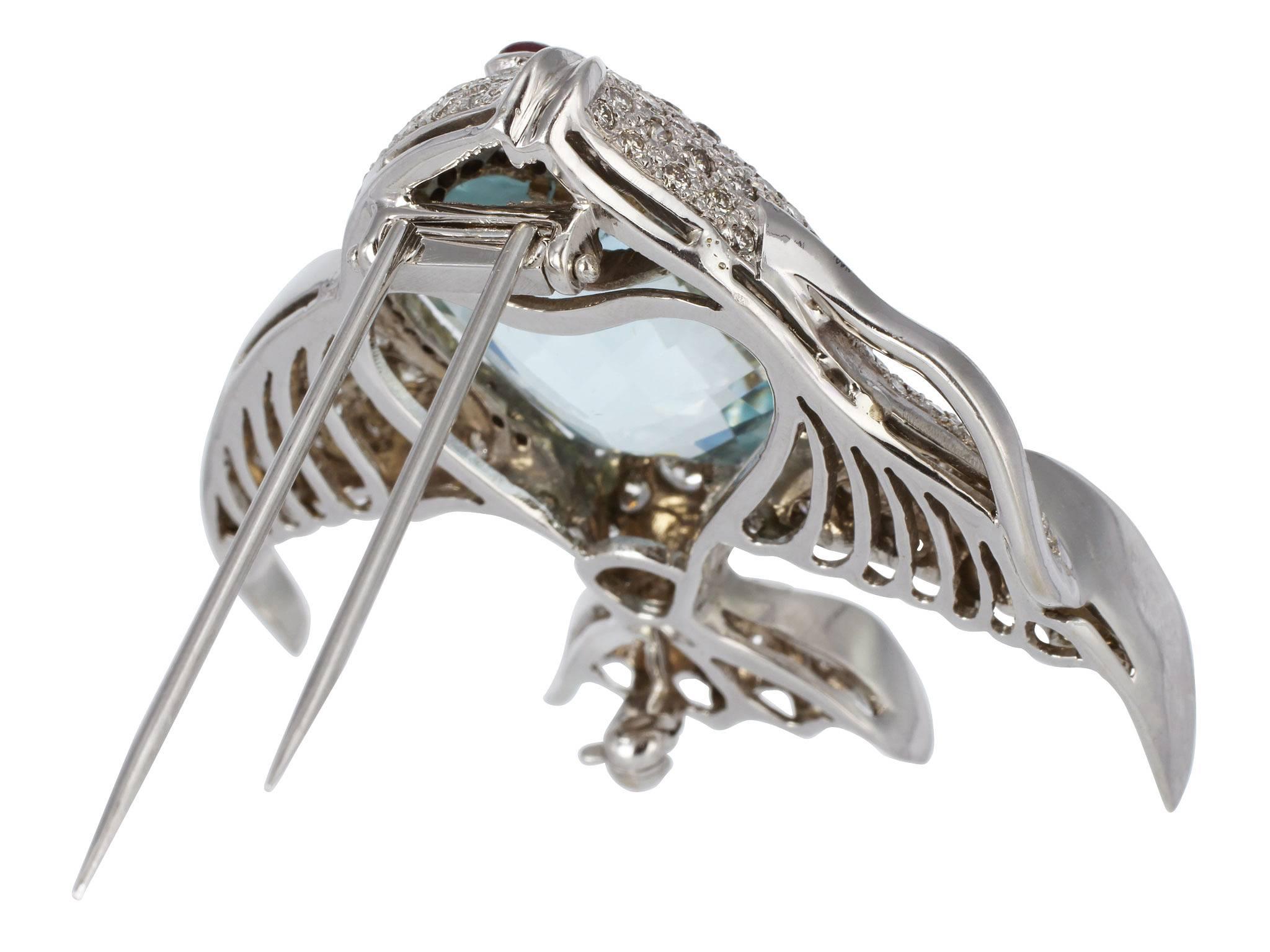 24 Carat Aquamarine Diamond Gold Angelfish Pin In Excellent Condition For Sale In Chestnut Hill, MA