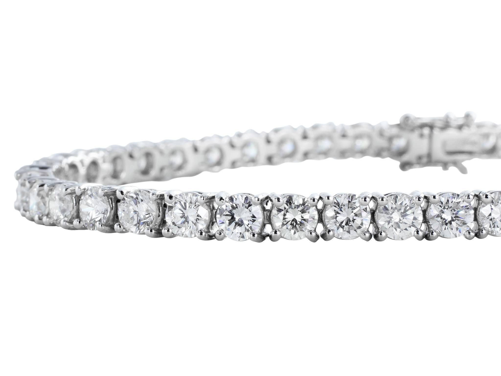 7.59 Carats Round Brilliant Cut Diamonds Gold Tennis Bracelet In Excellent Condition For Sale In Chestnut Hill, MA