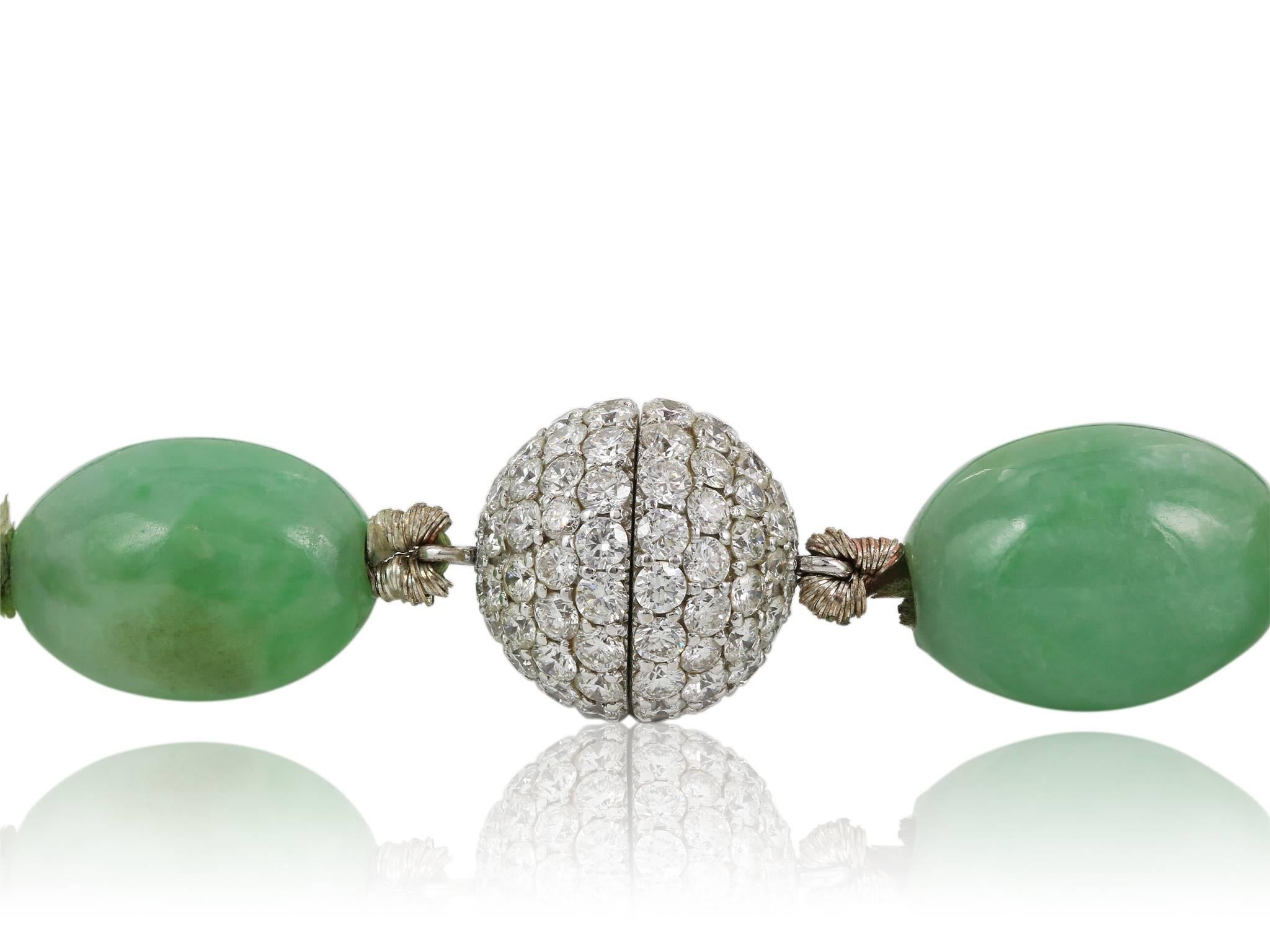 Art Deco  917.09 Carat Certified Type A Jade Necklace For Sale