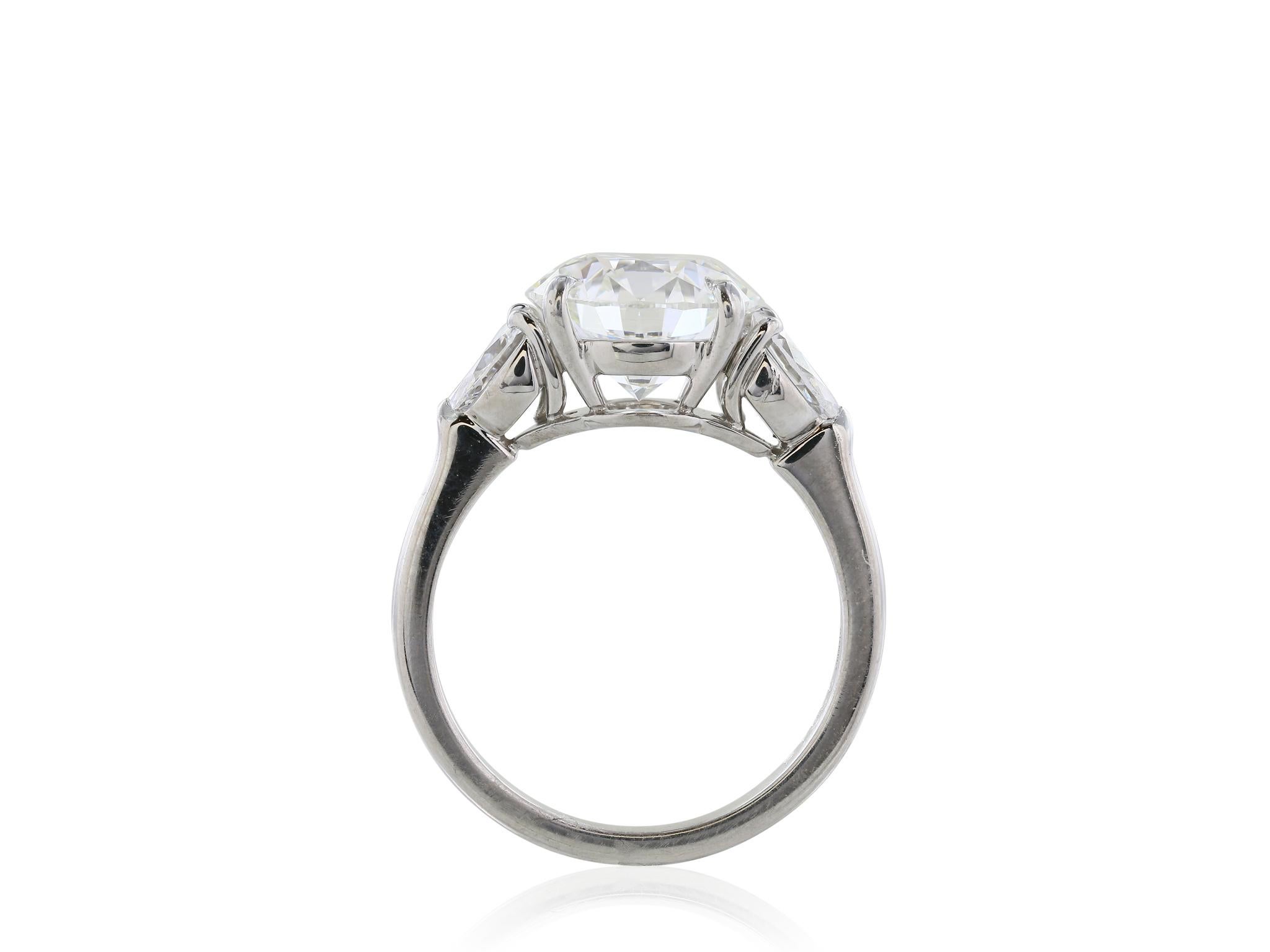 GIA Certifiied 3.23 Carat E/VVS2 Three-Stone Diamond Engagement Ring In New Condition For Sale In Chestnut Hill, MA
