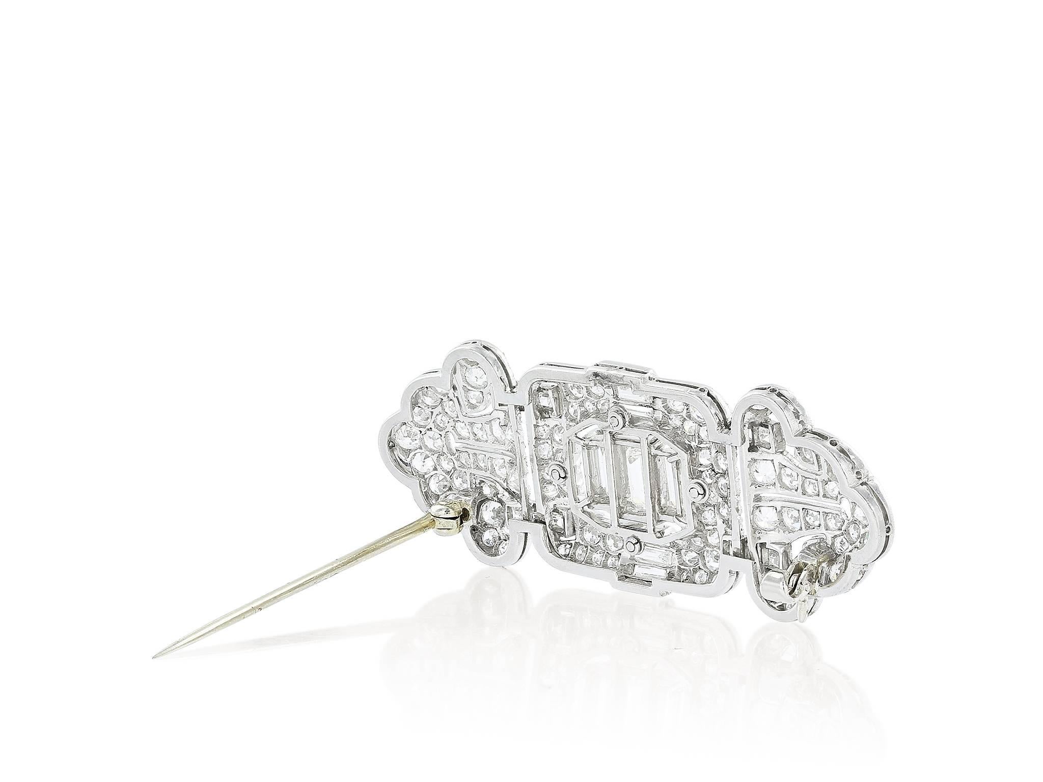 Art Deco Diamond Platinum Brooch In Excellent Condition For Sale In Chestnut Hill, MA