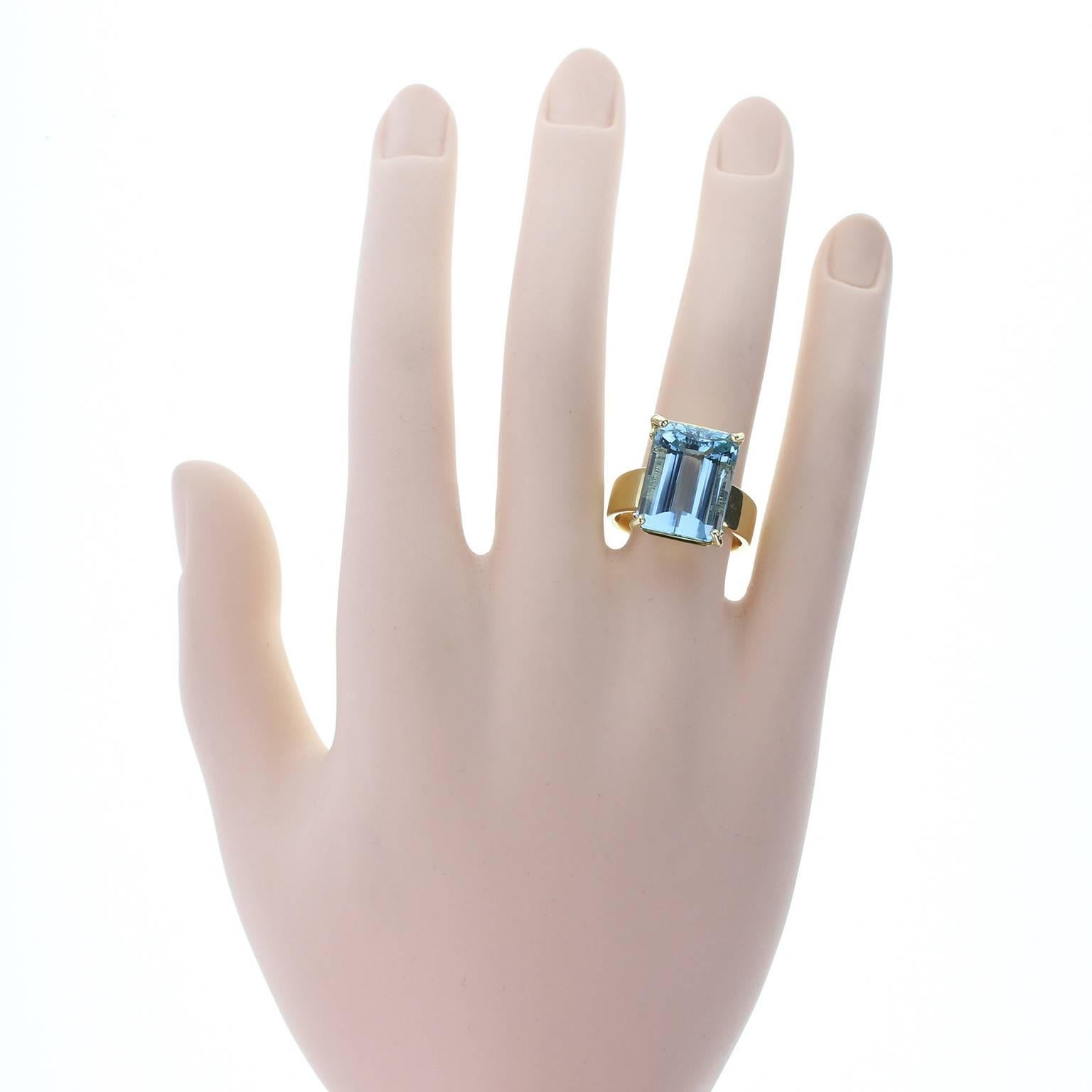 Very Fine Quality Fancy Cut Aquamarine Gold Solitaire Ring 1