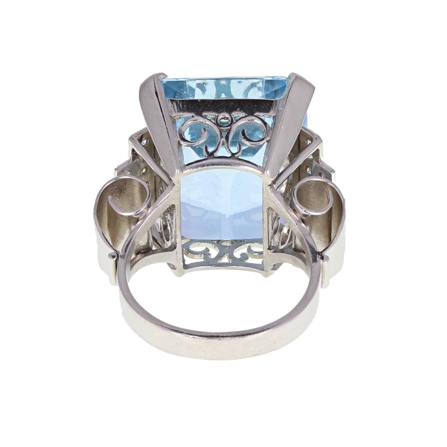 Women's or Men's Art Deco Large Aquamarine Diamond Platinum Cocktail Ring