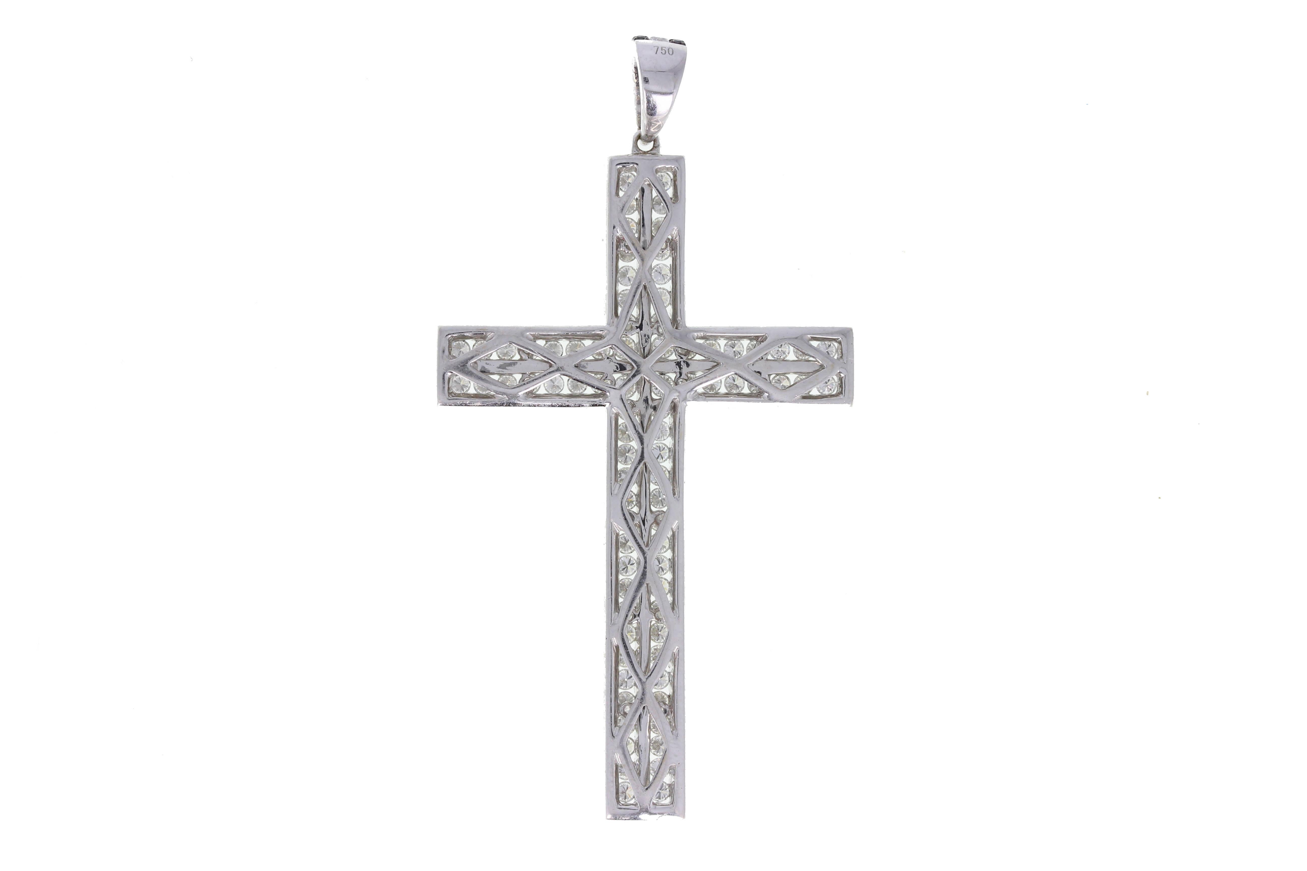 Large 18-carat white gold cross set with round, brilliant-cut white diamonds in double rows, surrounded with black diamonds. Large diamond set bale.
 
Setting
Tests as 18ct white gold

Diamond
Weight: 1.00ct
Clarity: SI
Colour: H
Black
