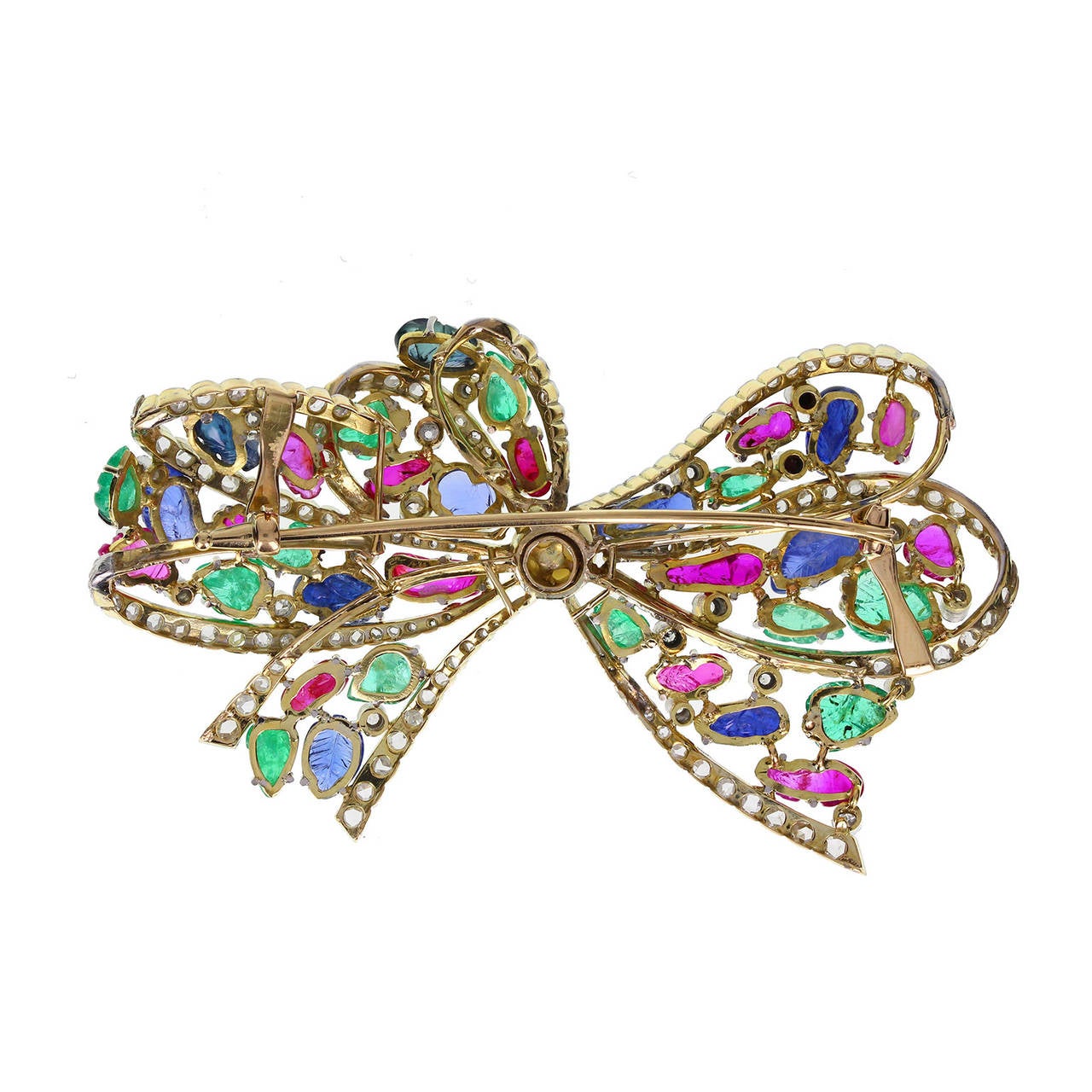 18 carat gold formed in the shaped of a lace bow with a single cultured pearl at the centre. Set with carved sapphires, rubies and emeralds with ribbons of mille grain set rose-cut diamonds. Exquisite quality and in excellent condition for the age.