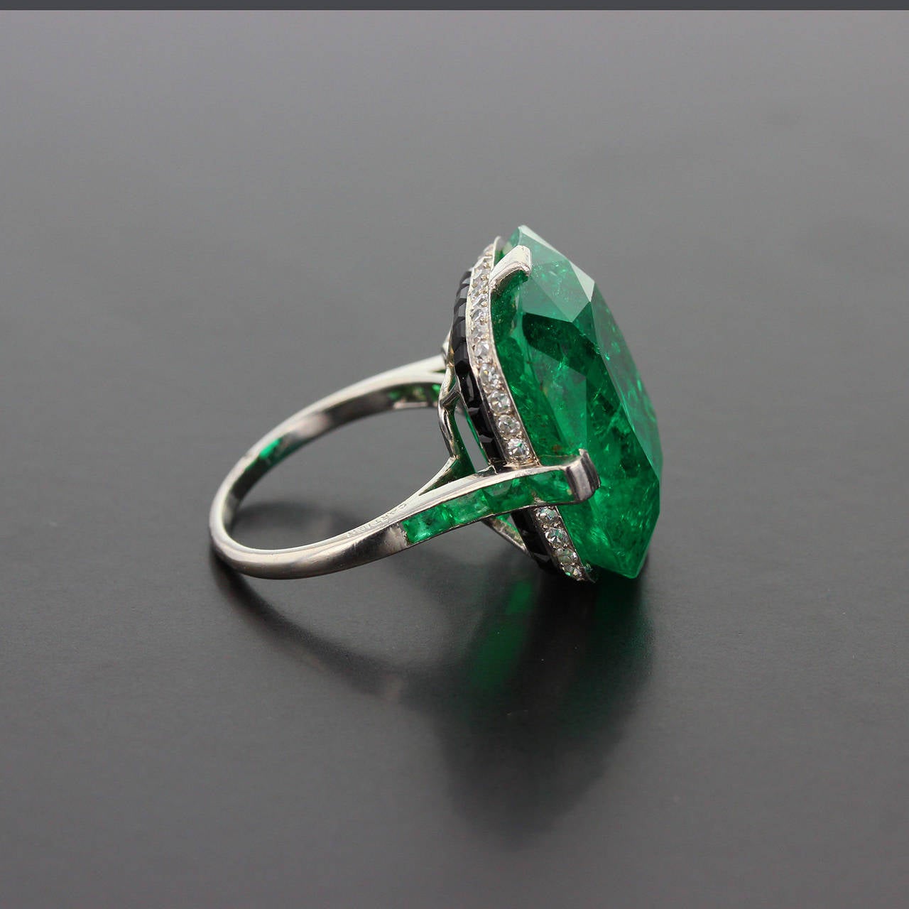 Cartier Important Art Deco Colombian Emerald Onyx Platinum Cocktail Ring For Sale 5