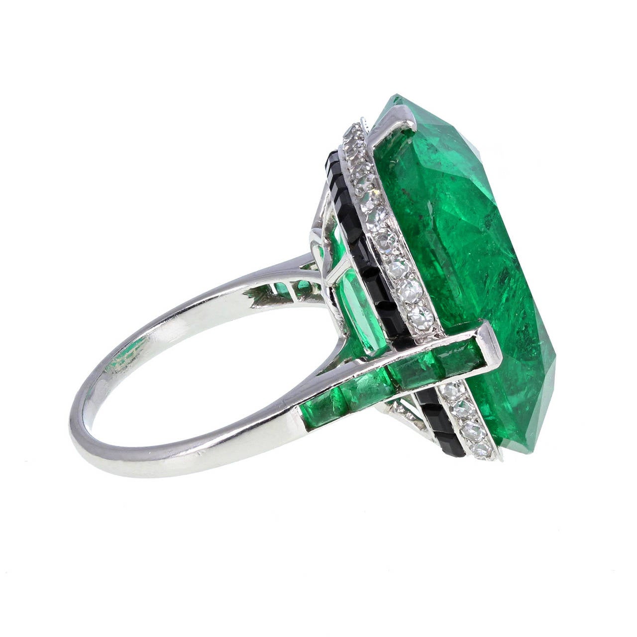 Cartier Important Art Deco Colombian Emerald Onyx Platinum Cocktail Ring In Excellent Condition For Sale In Newcastle Upon Tyne, GB