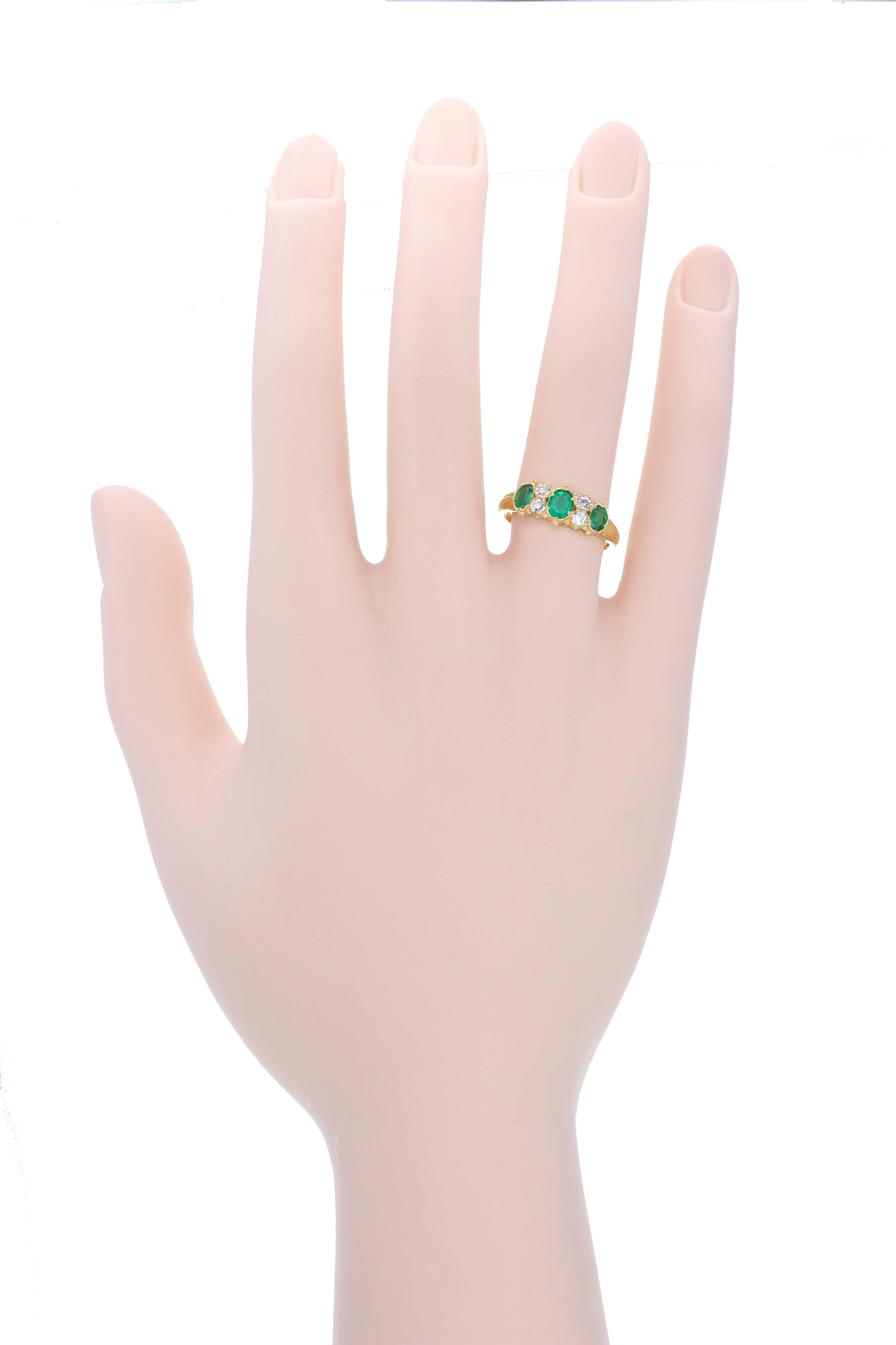 Antique Victorian Emerald Diamond  Gold Ring In Excellent Condition In Newcastle Upon Tyne, GB