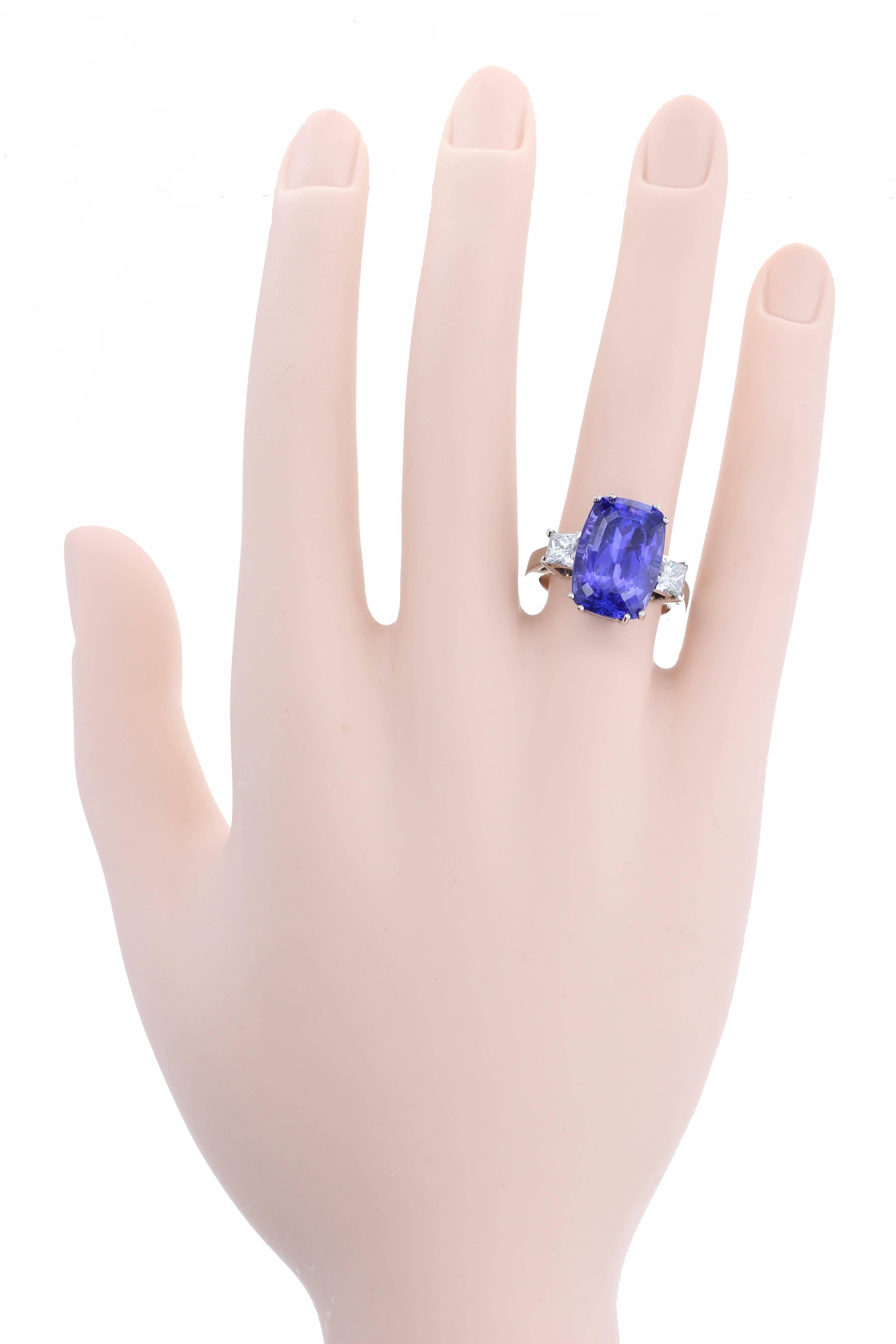 A Fine Tanzanite Diamond  Ring In Excellent Condition In Newcastle Upon Tyne, GB