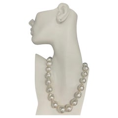Collier de perles baroques blanches des mers du Sud d'Australie de 14-17,5 mm signé JKa