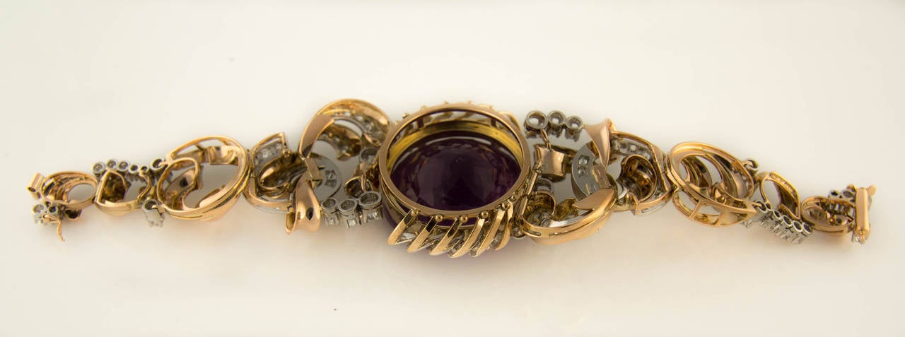 1940s Carved Amethyst Diamond Gold Bracelet In Excellent Condition For Sale In Vienna, AT