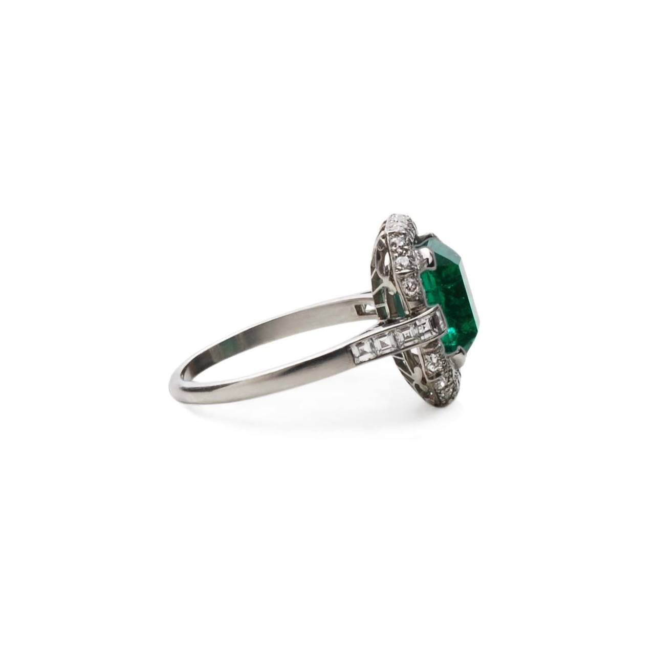 Art Deco Emerald Diamond Platinum Ring In Excellent Condition In NY, NY