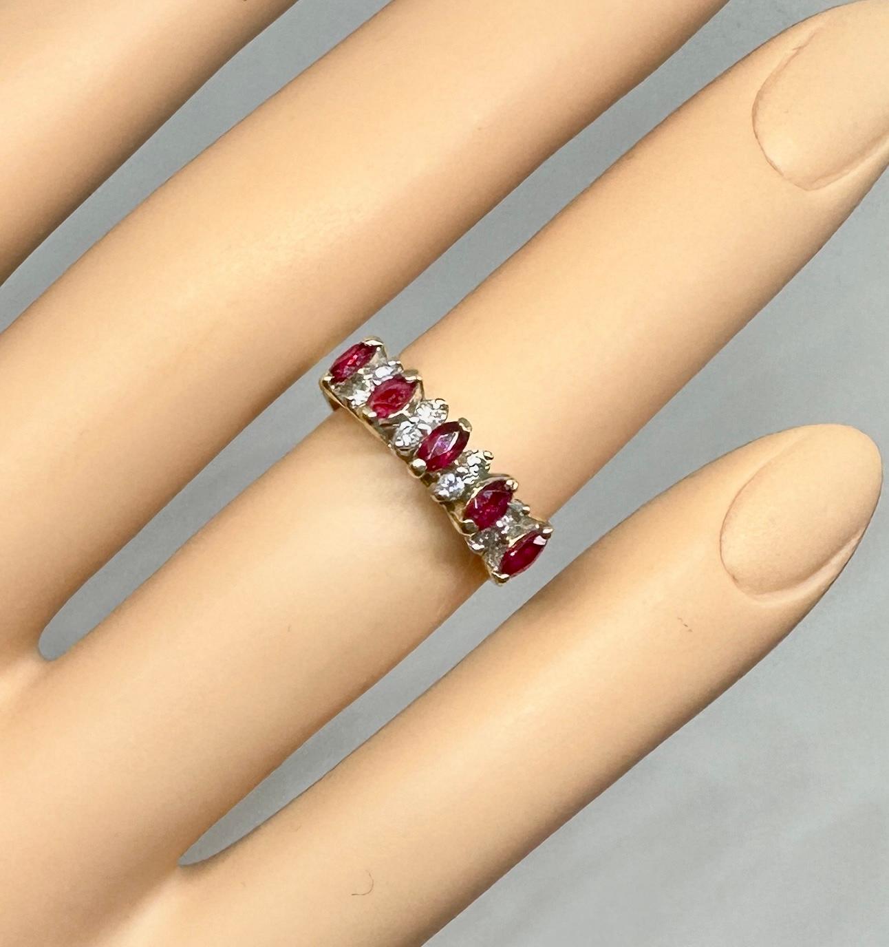 Taille Marquise Marquise Rubis Diamant Bague de fiançailles Stacking Or 14 carats en vente