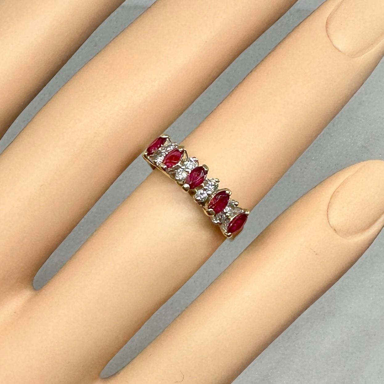 Marquise Rubis Diamant Bague de fiançailles Stacking Or 14 carats Excellent état - En vente à New York, NY