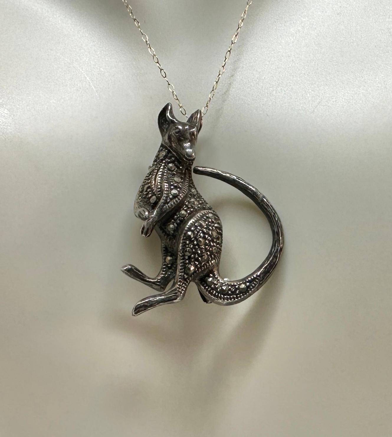 Collana o spilla con ciondolo a forma di canguro in argento sterling e marcasite Art Deco c1930 in vendita 2