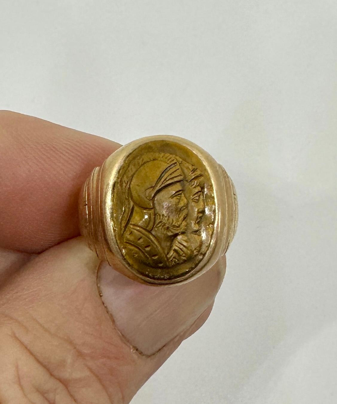 Tigerauge Doppelkamee Ring Neoklassisch Römisch Viktorianisch Gold Handgeschnitzt (Porträtschliff) im Angebot