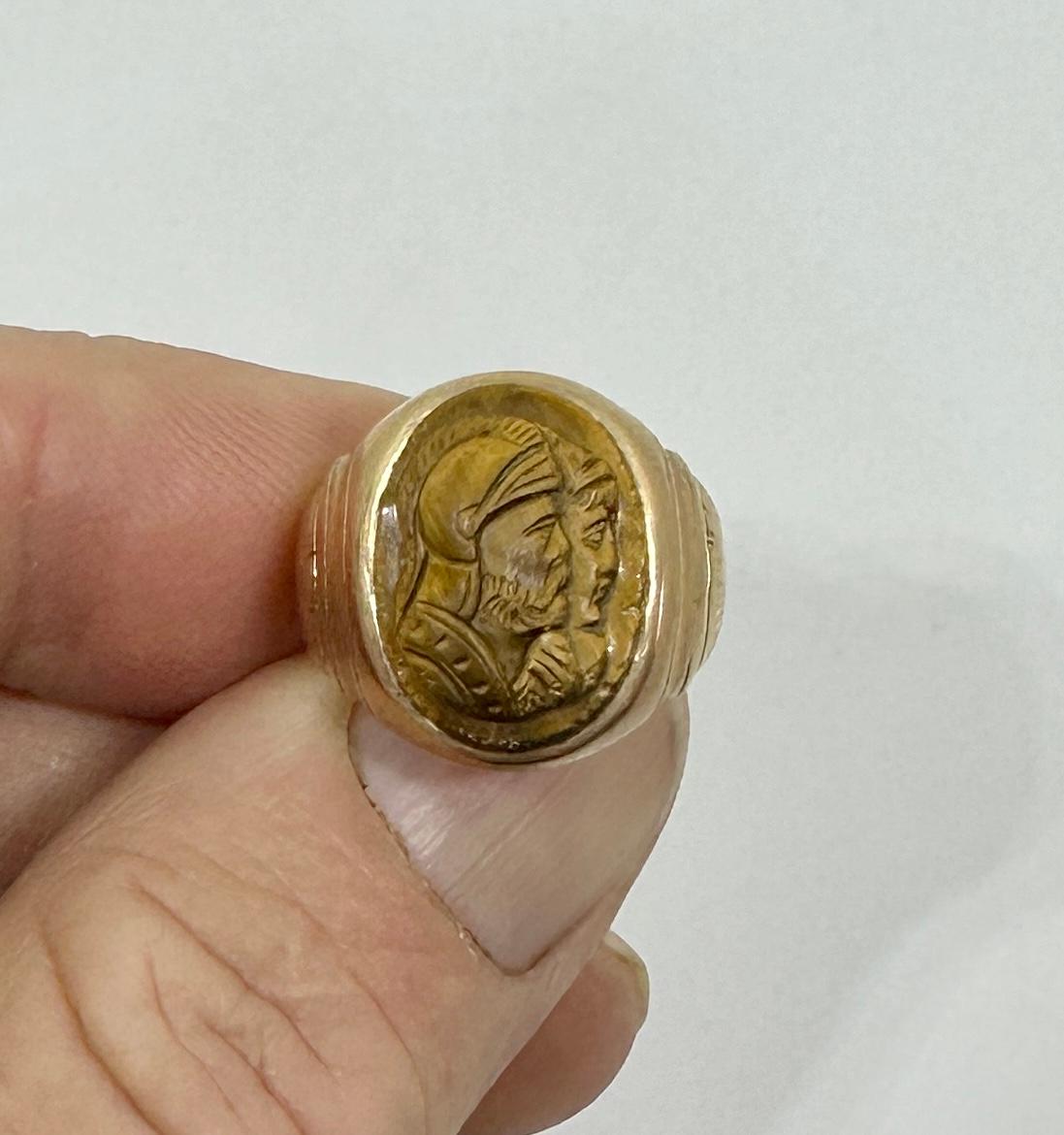 Tigerauge Doppelkamee Ring Neoklassisch Römisch Viktorianisch Gold Handgeschnitzt im Zustand „Hervorragend“ im Angebot in New York, NY