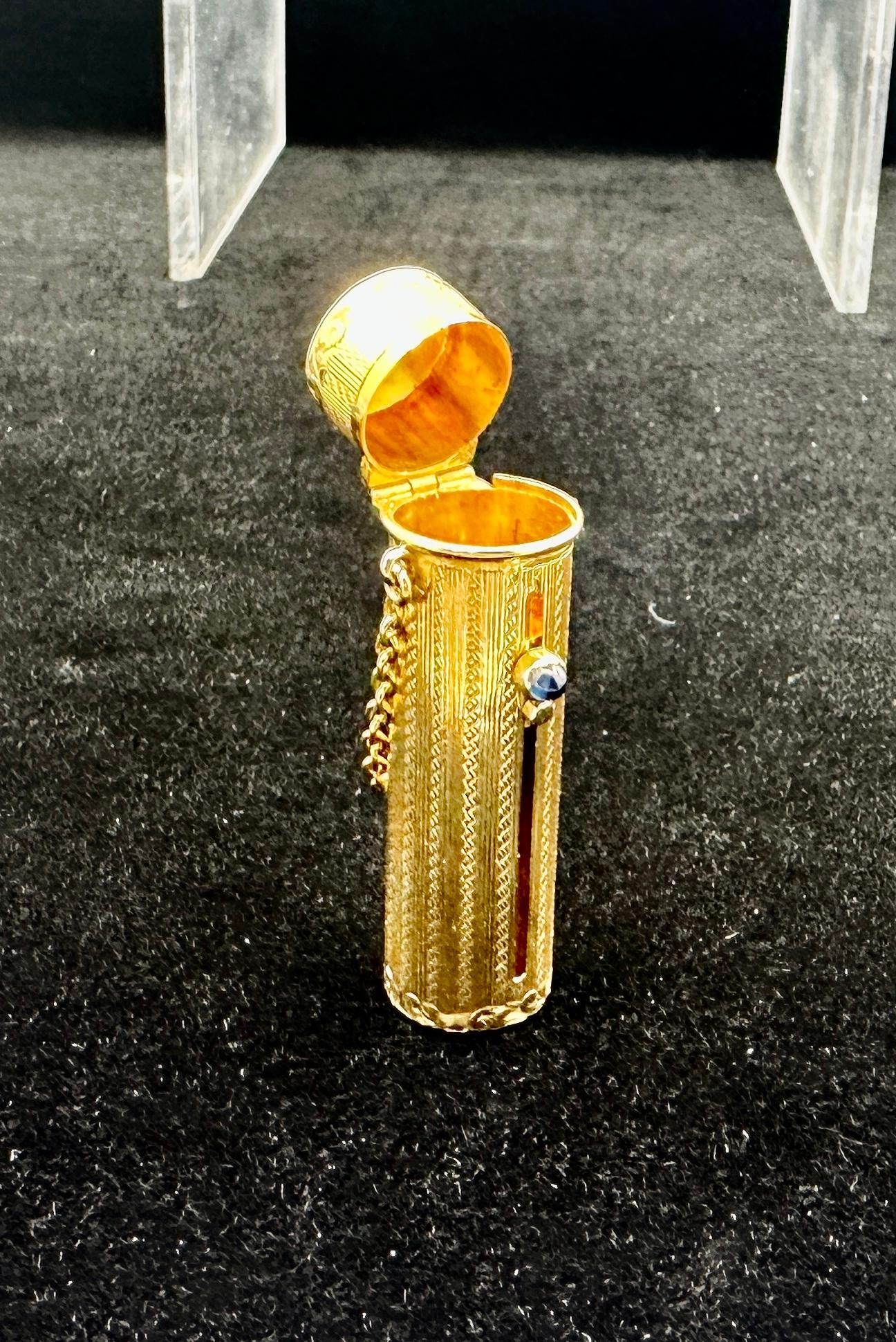 da uomo o donna Collana con ciondolo a forma di astuccio per rossetto Zaffiro in oro 14 carati Antico Belle Epoque in vendita